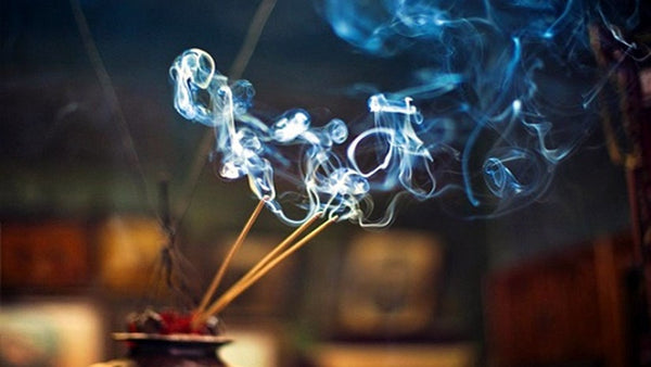 Wonderful_Scents_Incense_Sticks_Burning